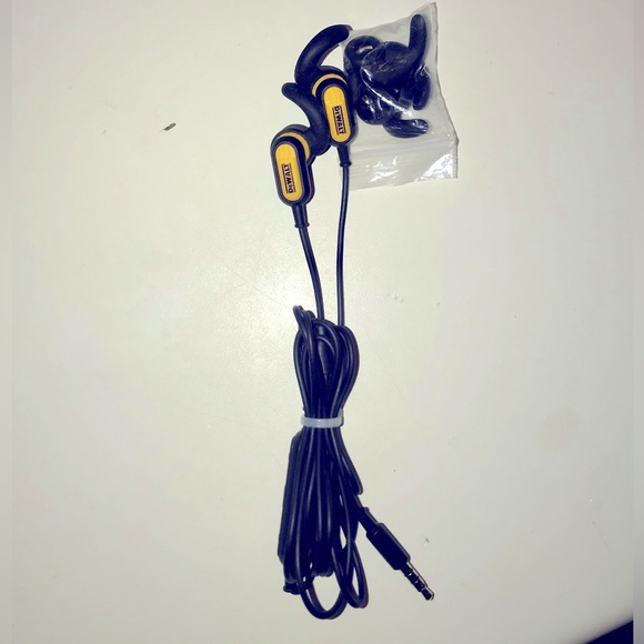 Dewalt Jobsite Plug-in Earphones - Picture 5 of 6